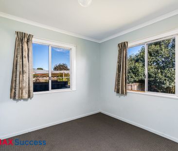 Spacious Family Home in Centenary Heights with Space, Charm and Com... - Photo 4