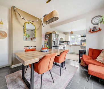 2 bedroom end of terrace house to rent - Photo 3