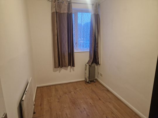 3 Bed Flat, Roberta Street, E2 - Photo 1