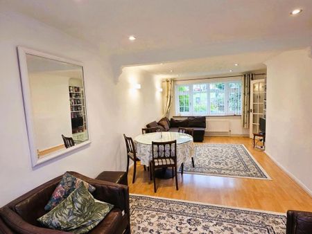 3 bedroom end of terrace house to rent - Photo 2