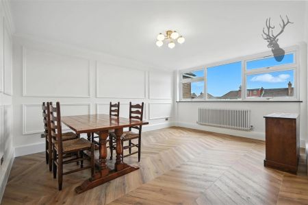 2 Bedroom Flat - Purpose Built - Photo 3