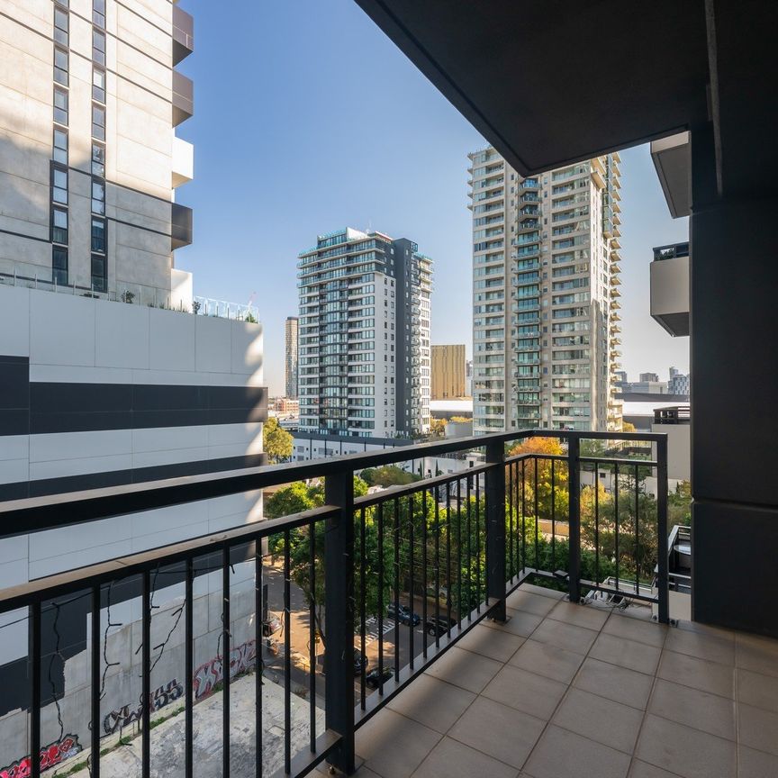 908/80 Clarendon Street, Southbank - Photo 1
