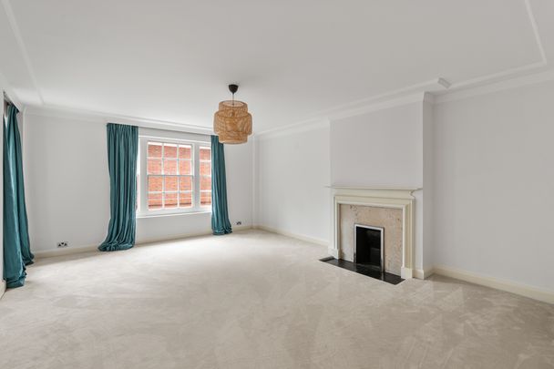 A Grand Mansion Apartment in the Heart of Kensington - Photo 1