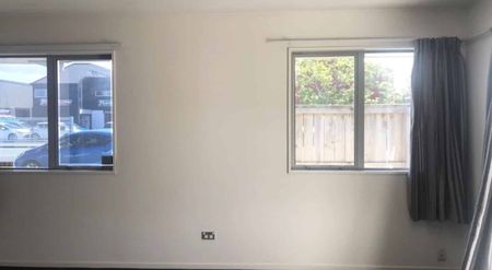 Beautiful Three Bedrooms in Waltham - Photo 2