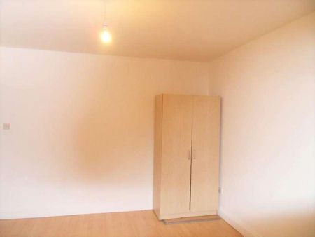 Legrace Avenue, Hounslow, TW4 - Photo 2