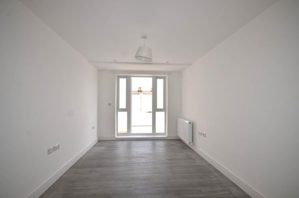 2 bedroom Flat To Let - Photo 1