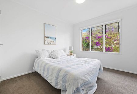 Charming 3BR Otahuhu Unit w/ Parking! - Photo 5