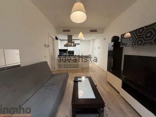 Alquiler de piso en Calle Menorca - Photo 1