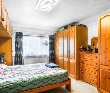 4 bedroom semi-detached house to rent - Photo 5