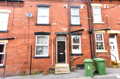 2 bedroom House in Harold Terrace, Leeds - Photo 1