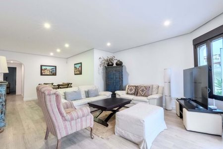 3 bedroom luxury Apartment for rent in Málaga, Spain - Photo 2