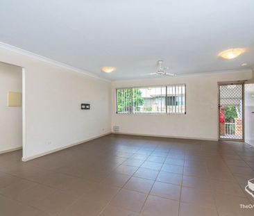 3 bed 3 Ensuites Great Location - Photo 2