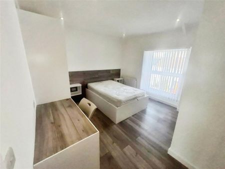 1 bedroom in a house share to rent - Photo 2