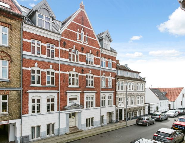 2 værelses lejlighed på 61m2 med altan - Photo 1