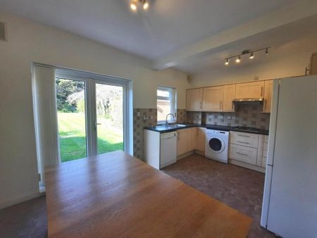 4 bedroom semi-detached house to rent - Photo 5