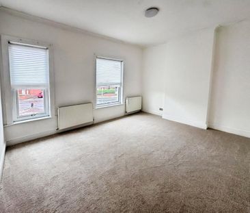3 bedroom end of terrace house to rent - Photo 3