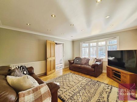 4 bedroom detached house to rent - Photo 3