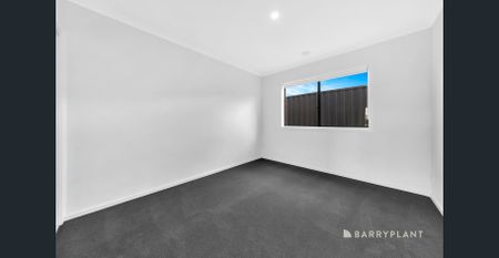 Family Home with Two Living Areas! - Photo 4
