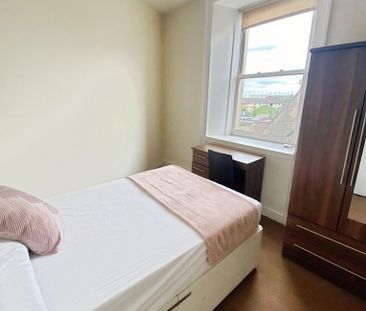 3 bedroom flat to rent - Photo 4