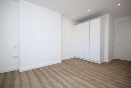 Solent Lodge, Green Lanes, Palmers Green, N13 - Photo 5