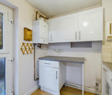 4 bedroom semi-detached house to rent - Photo 6