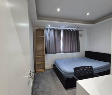 1 bedroom in a house share to rent - Photo 3