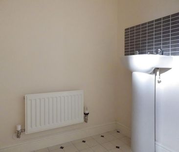 3 bedroom terraced house to rent - Photo 6