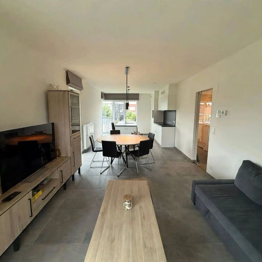 Zeer ruim appartement met 2 slpk en zonnig, ruim terras! - Photo 1