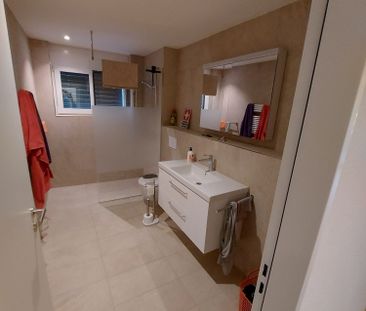 neuwertige sonnige 4 1/2 Zi. Wohnung - Photo 3