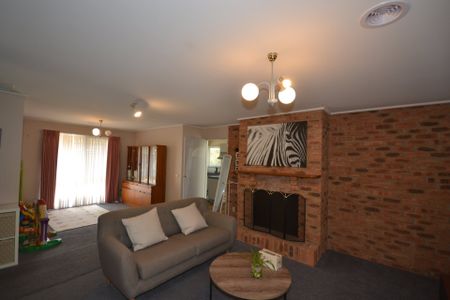 19 Summerhill Park Drive, Mooroolbark - Photo 4