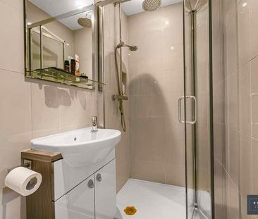 Alexandra Close, Walton-on-thames, Surrey, KT12 - Photo 6