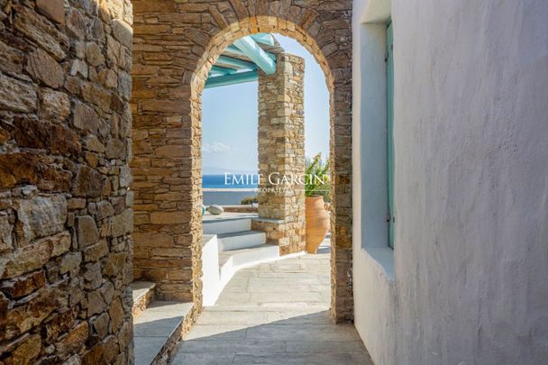 Sérénité en Bord de Mer : Villa Cycladique avec Vue Panoramique à Louer à Ios - Photo 1