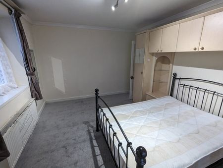 2 Bed Flat, Thurlby Close, HA1 - Photo 4