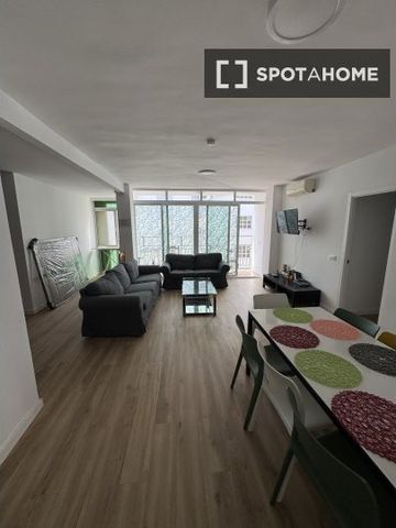 malaga, Andalusia 29006 - Photo 2