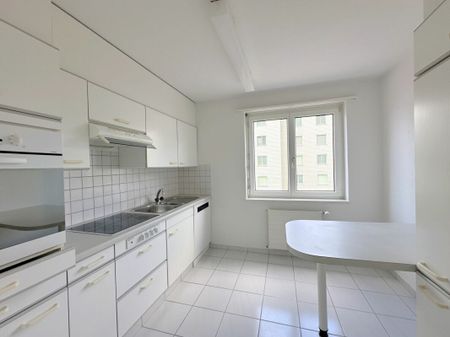 Beautiful 3-room apartment with a large veranda - Photo 5