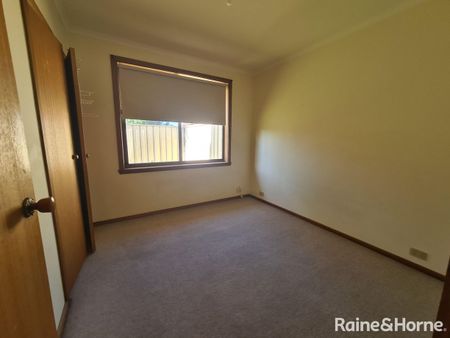 2/7 Beaver Street, St Albans, VIC 3021 - Photo 2