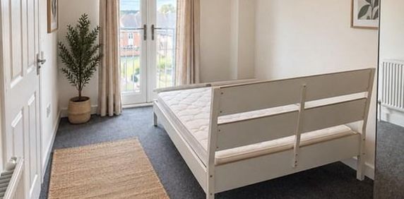1 bedroom in a house share to rent - Photo 2