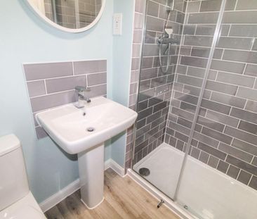 2 bedroom end of terrace house to rent - Photo 2