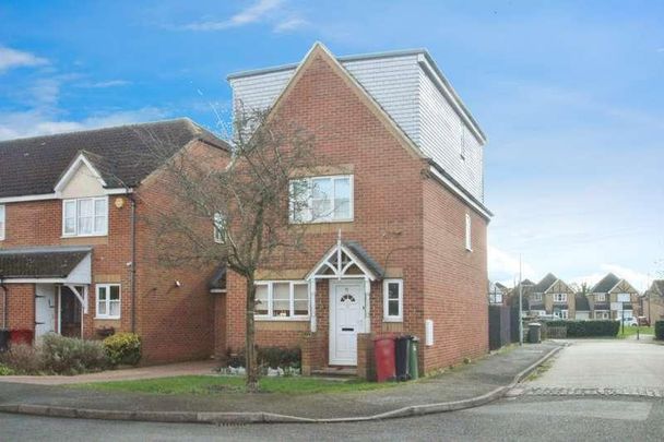 Trumper Way, Berkshire, Slough, SL1 - Photo 1