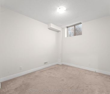49 Christine Elliott Avenue #Basement apartment - Photo 1