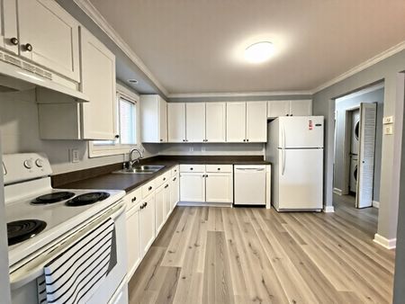 $2,499 / 3 br / 1 ba / 255 Blackhorne dr - Photo 2