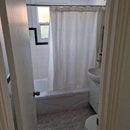 Charming Rosemont ground-floor 5-1/2 apartment - Photo 3