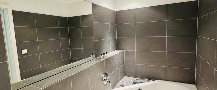 Hochwertige 2-Zimmer-Wohnung im EG mit Wohlfühlterrasse - Foto 1