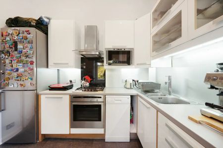 2 bedroom flat in St John's Wood - Photo 2