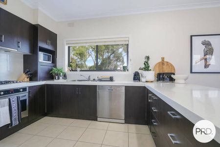 BEAUTIFUL HOME WITH STUNNING VIEWS! - Photo 4