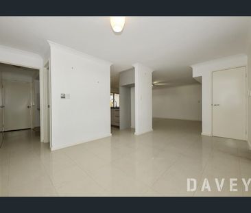 STYLISH RENOVATED 3 BEDROOM 2 BATHROOM TOWNHOUSE - Photo 3
