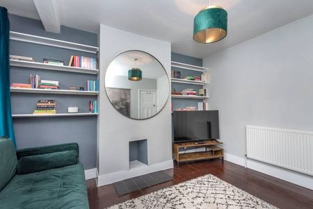 1 Bed Maisonette, Kimble Road, SW19 - Photo 2