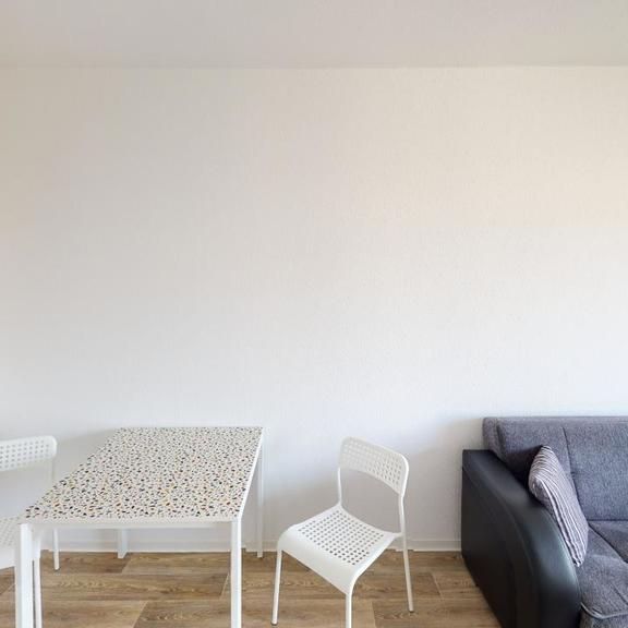 Möblierte 1-Raum-Wohnung mit Balkon - Photo 1