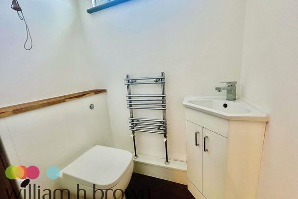 Vaughan Close - Photo 1