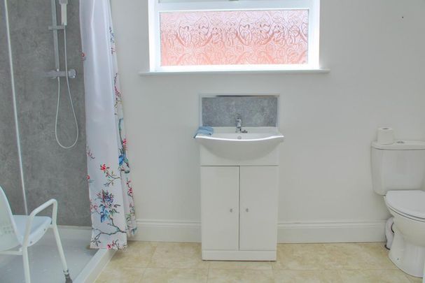 2 bedroom detached bungalow to rent - Photo 1